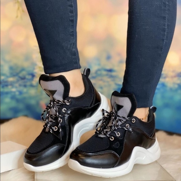 Shoes - Chunky Sole Dad Sneakers in Black